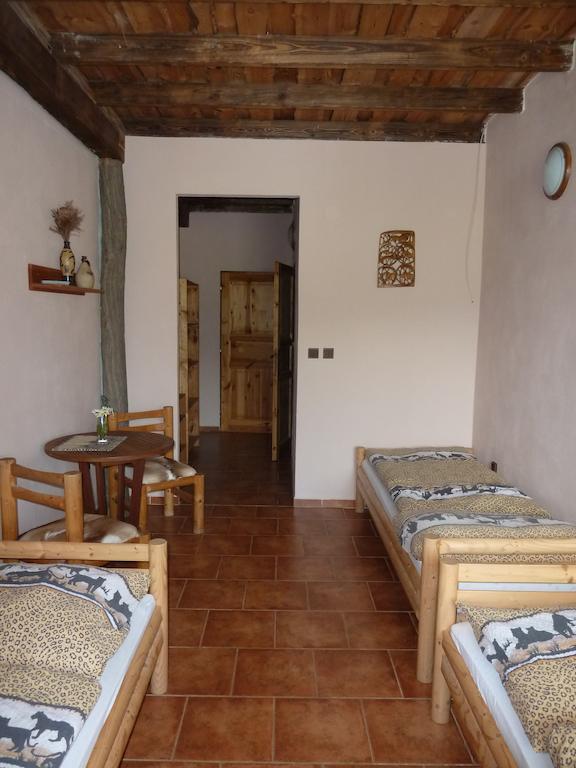 Q Ranch Hotel Bezdekov  Kamer foto