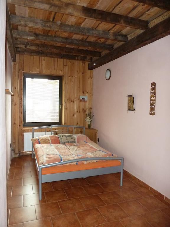 Q Ranch Hotel Bezdekov  Kamer foto