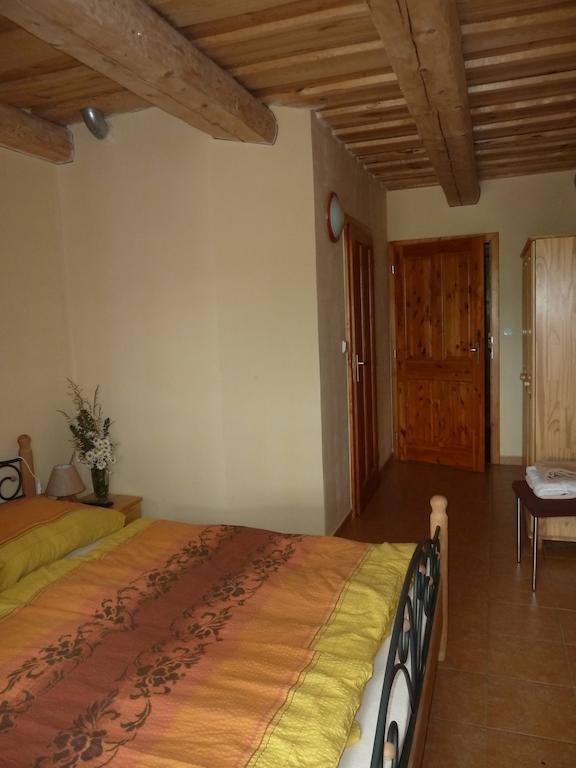 Q Ranch Hotel Bezdekov  Kamer foto