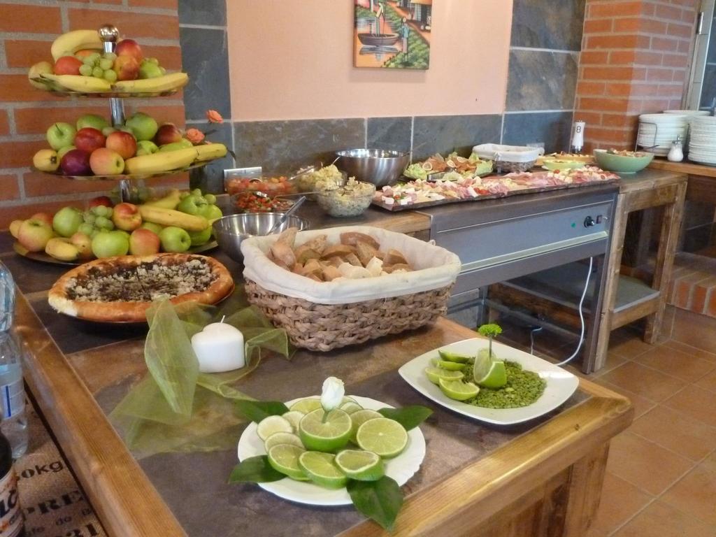 Q Ranch Hotel Bezdekov  Buitenkant foto