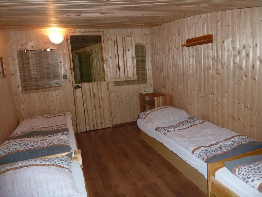 Q Ranch Hotel Bezdekov  Kamer foto