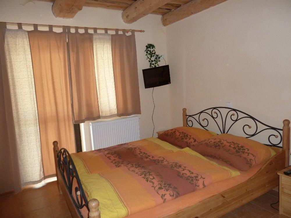 Q Ranch Hotel Bezdekov  Buitenkant foto