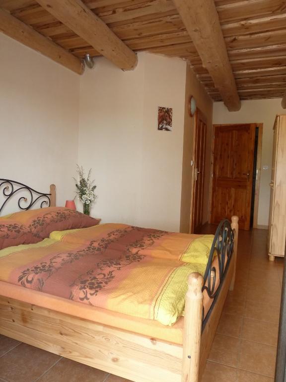 Q Ranch Hotel Bezdekov  Buitenkant foto
